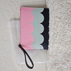 Kate Spade  Intersario Scallop Wristlet